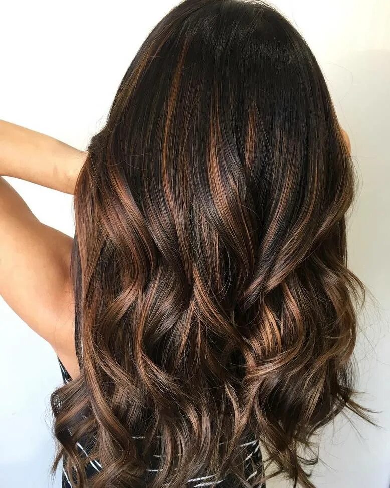 Методы придания светлых бликов на волосах. Колорирование шоколадными оттенками. Блик цвет волос. Блик цвет волос. Окрашивание волос солнечный цвет к.