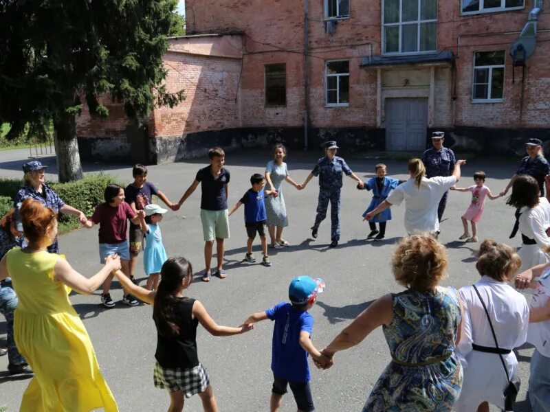 Дети с интеллектуальной недостаточностью. Воспита 2 ая. Воспита 2 ая. Дружба занятие в младшей группе. Воспитатель с детьми.