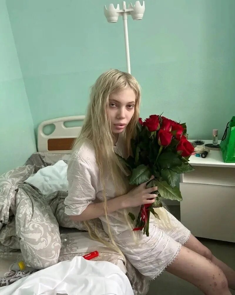 Юля максимовская пацанки. Юли финесс кто это. Юли финесс кто это. Юли финесс кто это. Девушка в больничной палате.