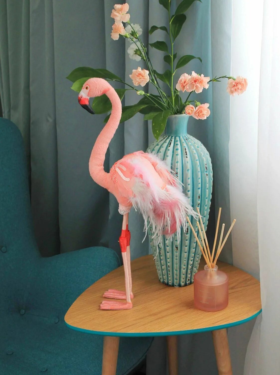Фламинго в интерьере. Декор Фламинго в интерьере. Розовый Фламинго в интерьере. Фламинг интерьерная Игруша. Квартиры фламинго купить