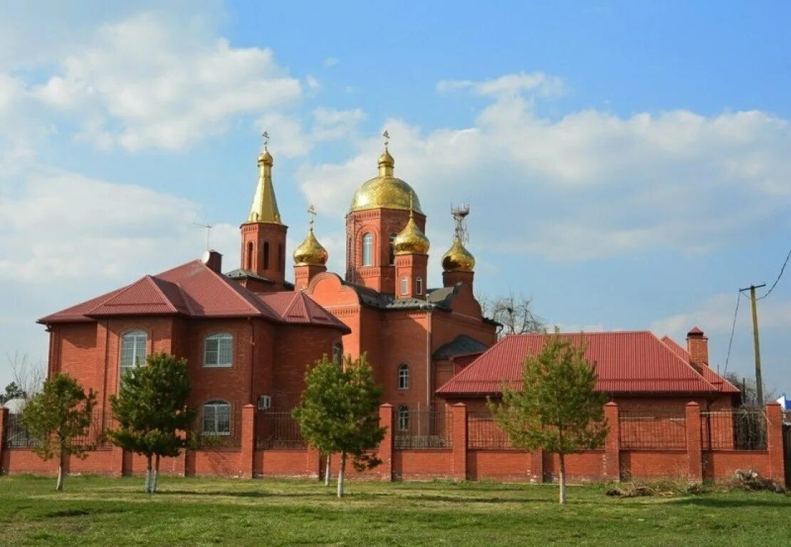 Погода в станице динской краснодарский край. Станица Новотитаровская Краснодарский край. Храм в Новотитаровской Краснодарского края. Храм Андрея Первозванного Новотитаровская. Церковь станица Новотитаровская.