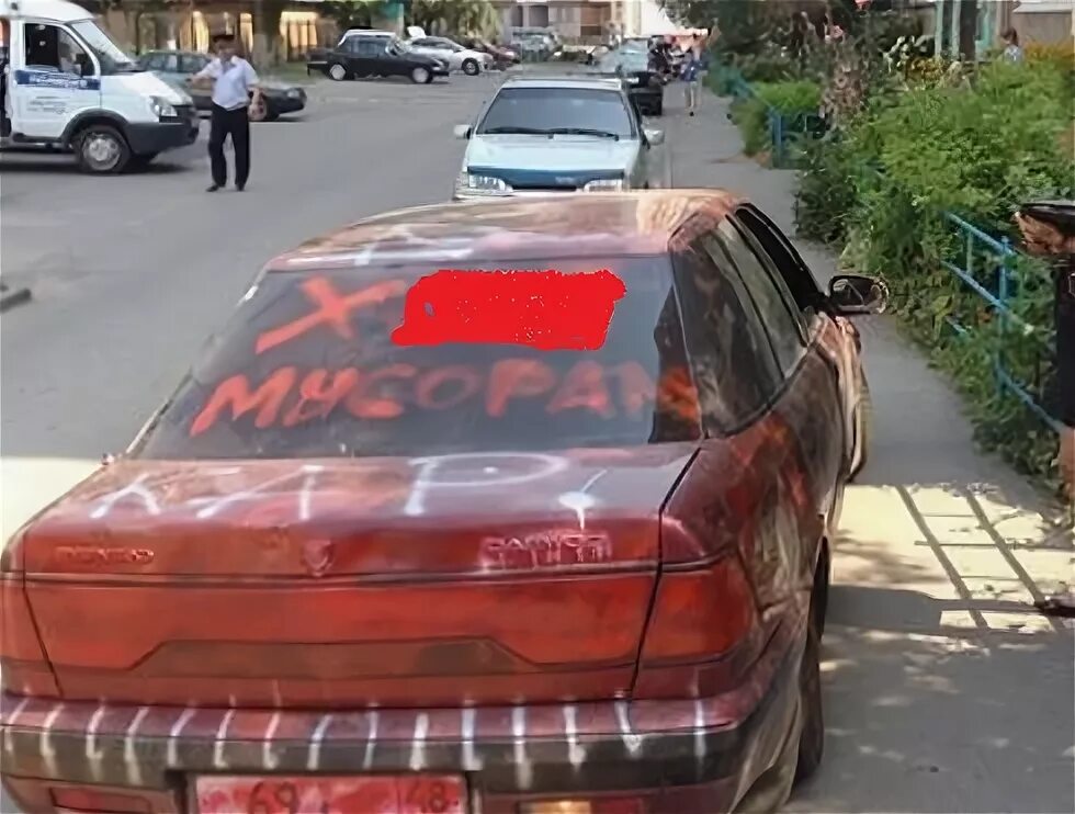 Авто послание. Машина унижения. Золотая приора седан. Машина преступника. Доминируй властвуй унижай subaru.
