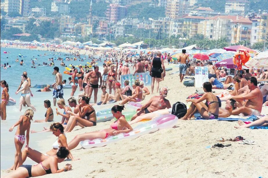 Можно ли купаться в турции в апреле. Пляж Менекше Стамбул. Пляж Менекше. Стамбул пляжи для купания. Стамбульский пляж.