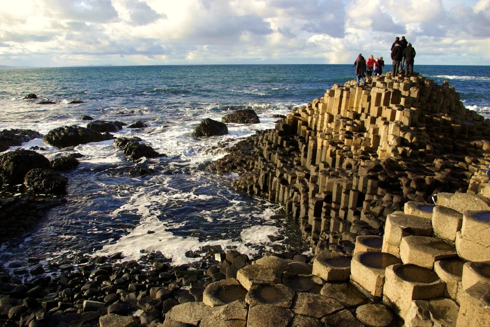 Территория гигантов. Мостовая гигантов, северная ирландия. тропа гигантов (giants causeway), ирландия. тропа великанов северная ирландия. побережье козвэй-кост («мостовая гиганта»), северная ирландия.