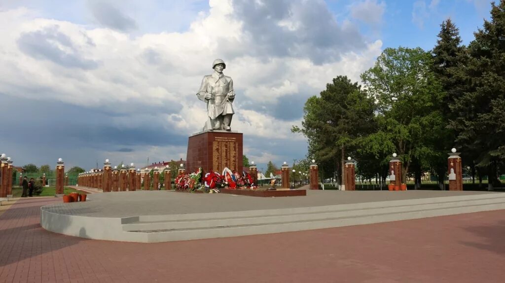 Станицы кущевского района краснодарского края. Парк 30-летия Победы Кущёвская. Парк 30 летия Победы в Кущевской. Станица Кущёвская Краснодарский край. Станица Кущевская парк Победы.