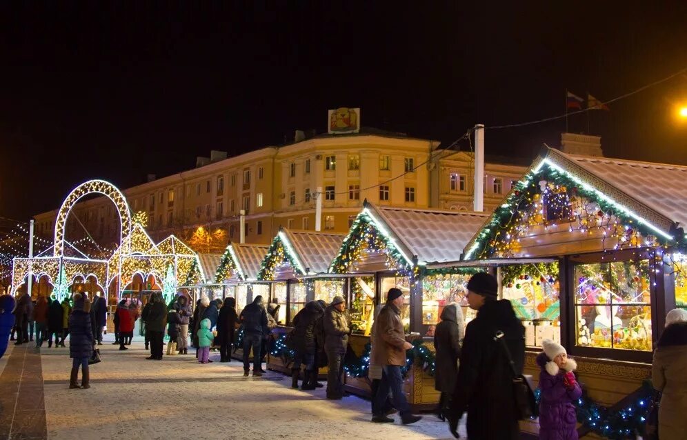 Новый год воронеж площадь. Площадь ленина воронеж 2020. Воронеж елка на площади 2022. Где встретить новый год в воронеже. Новогодняя площадь ленина воронеж.