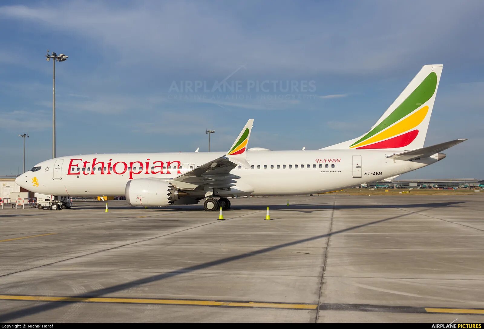 Et 761 ethiopian airlines. Боинг 737 эфиопские авиалинии. Kenya Airlines 737-800. Boeing 737 Max Ethiopian Airlines. Ethiopian Airlines Flight 409.