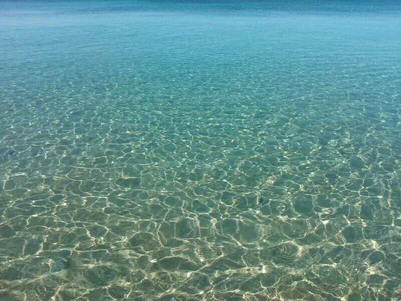 Очень чистая вода в море. Соленая морская вода. Морская вода Крым. Магия черного моря морская вода. Это вечность где здесь в морской воде