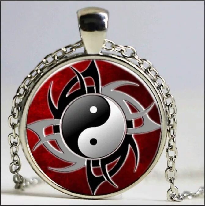 Амулет талисман инь ян. Амулет инь янь. Амулет из глины инь янь. Кулон инь янь золото. Кулон мужской янь инь тикло.