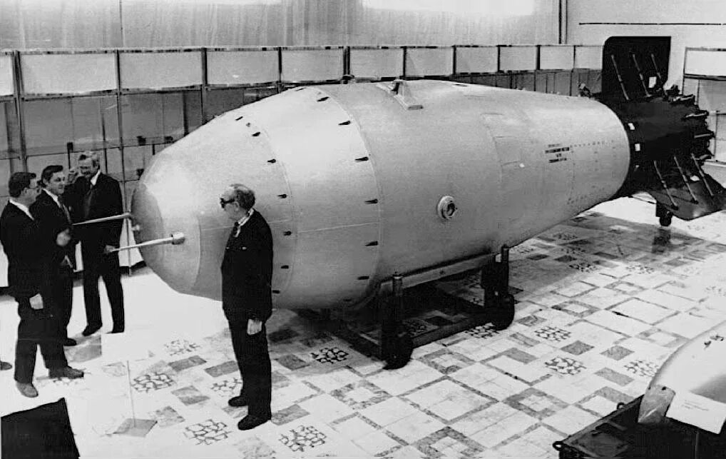 Испытание самой мощной. Ан602 царь-бомба. Царь-бомба (ан602) – 58 мегатонн. Термоядерная бомб ан602 (царь-бомба). Царь бомба 1961.