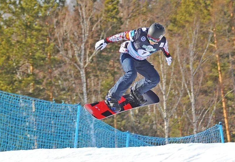 Бобровый лог детская площадка. Бобровый лог горнолыжный курорт. Бобровый лог красноярск. Бобровый лог сноуборд. Бобровый лог сноуборд.