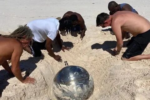 Море обнимет закопает в пески
