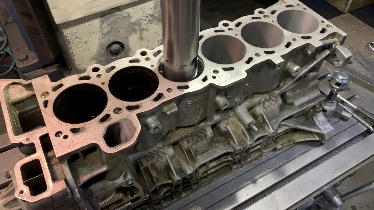 8. Блок двигателя бмв х5. Bmw m62 гильзовка блока. 8. Блок управления двигателем бмв х5 е70.