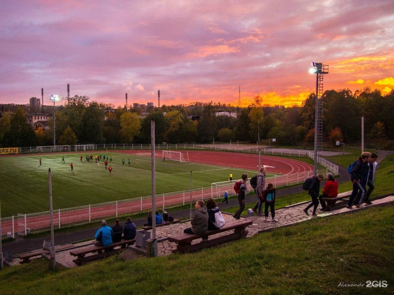 Стадион Юность Петрозаводск. Петрозаводск футбольный стадион. Стадион ПЕТРГУ Петрозаводск. Стадион молодежная