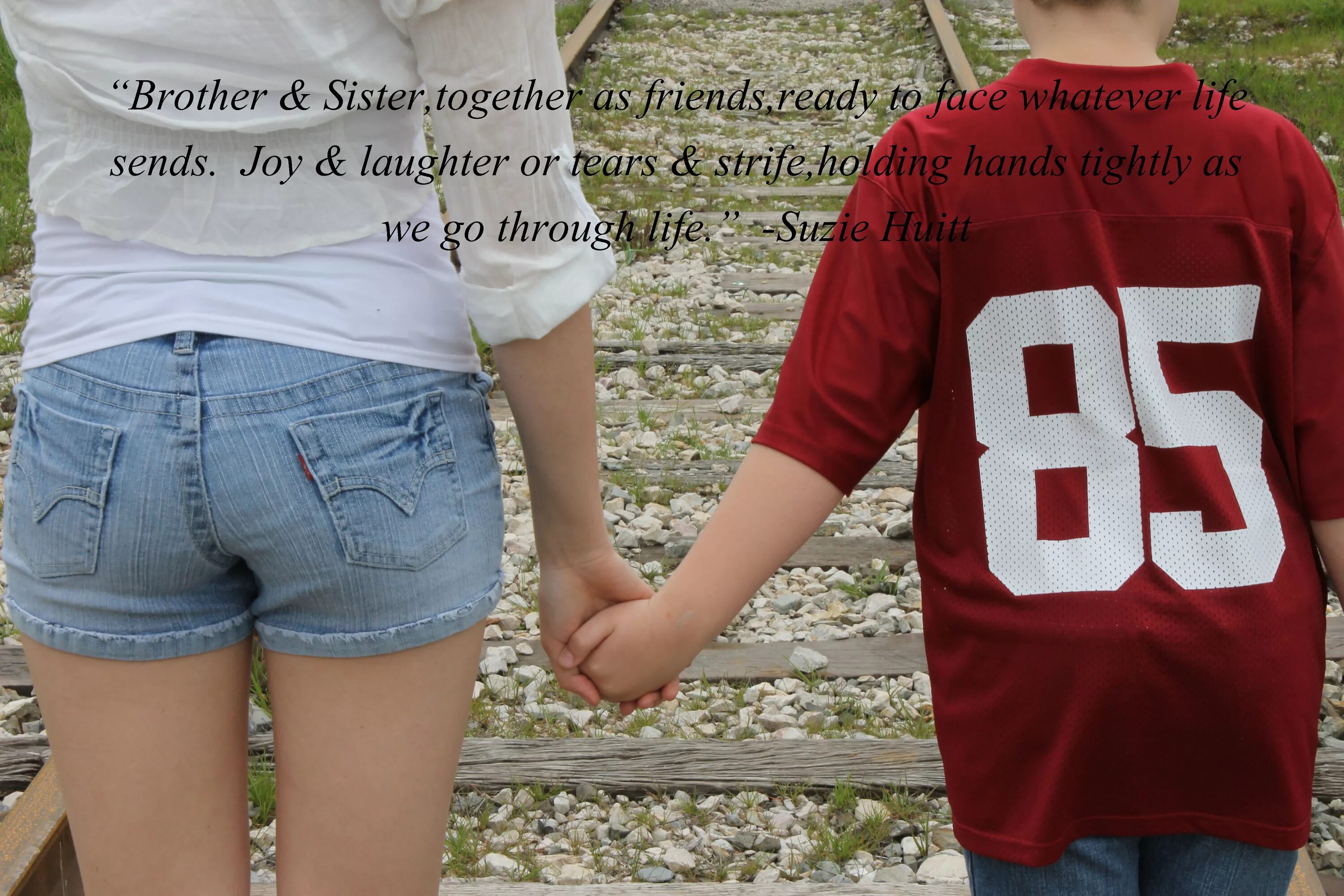 Брат и сестра картинки. Sister helped my brother. Help brother 2 слви. Sister ot brother. Big sister and little brother.