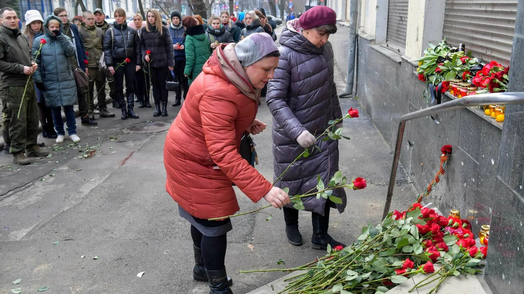 Траур. Возложение цветов.