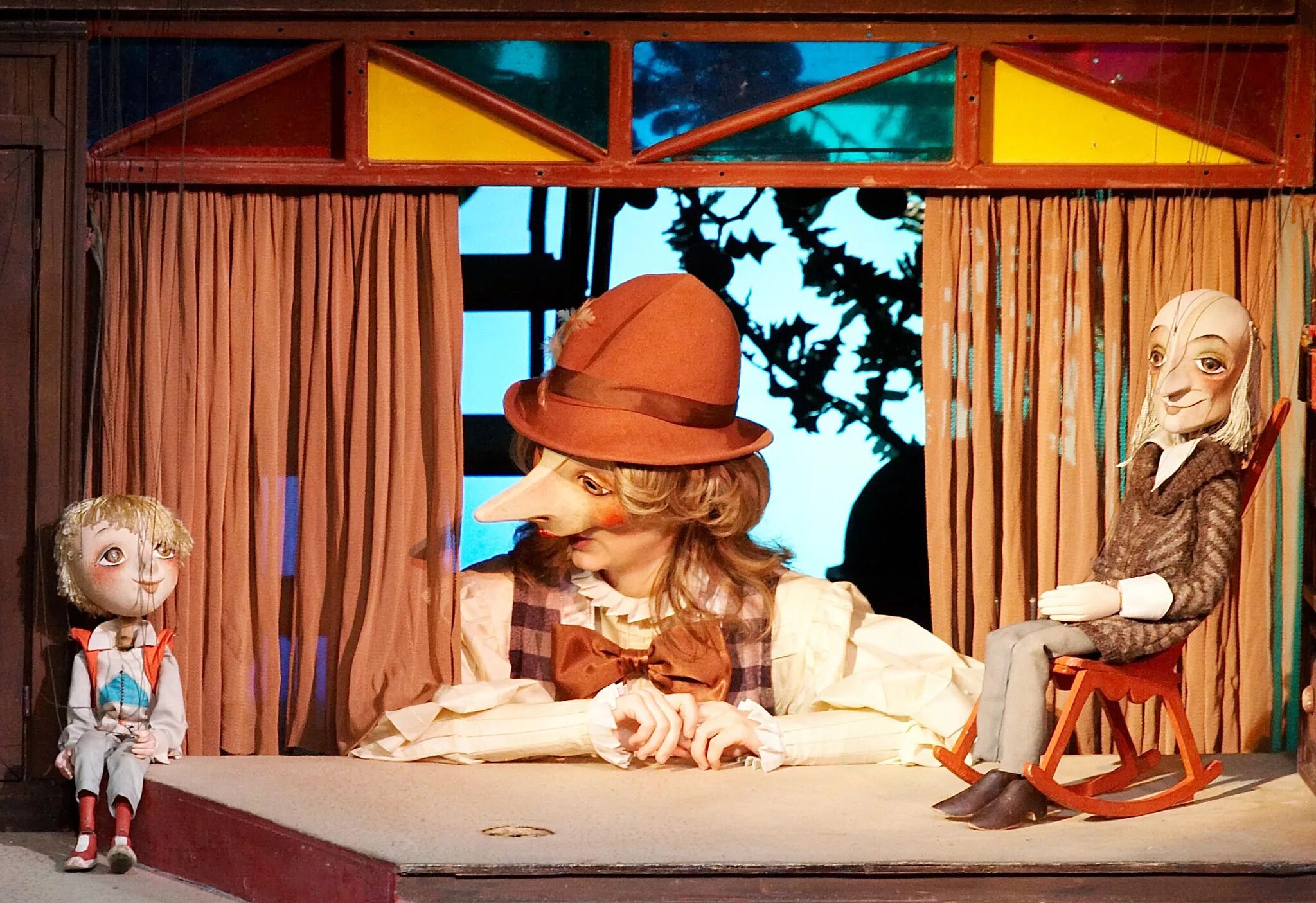 театр сказки на московском. сказка про кукольный театр. декорации в детском театре. кукольный спектакль для детей. кукольный спектакль для детей.