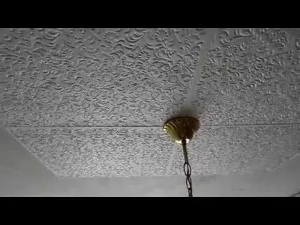 Видео как правильно клеить потолок