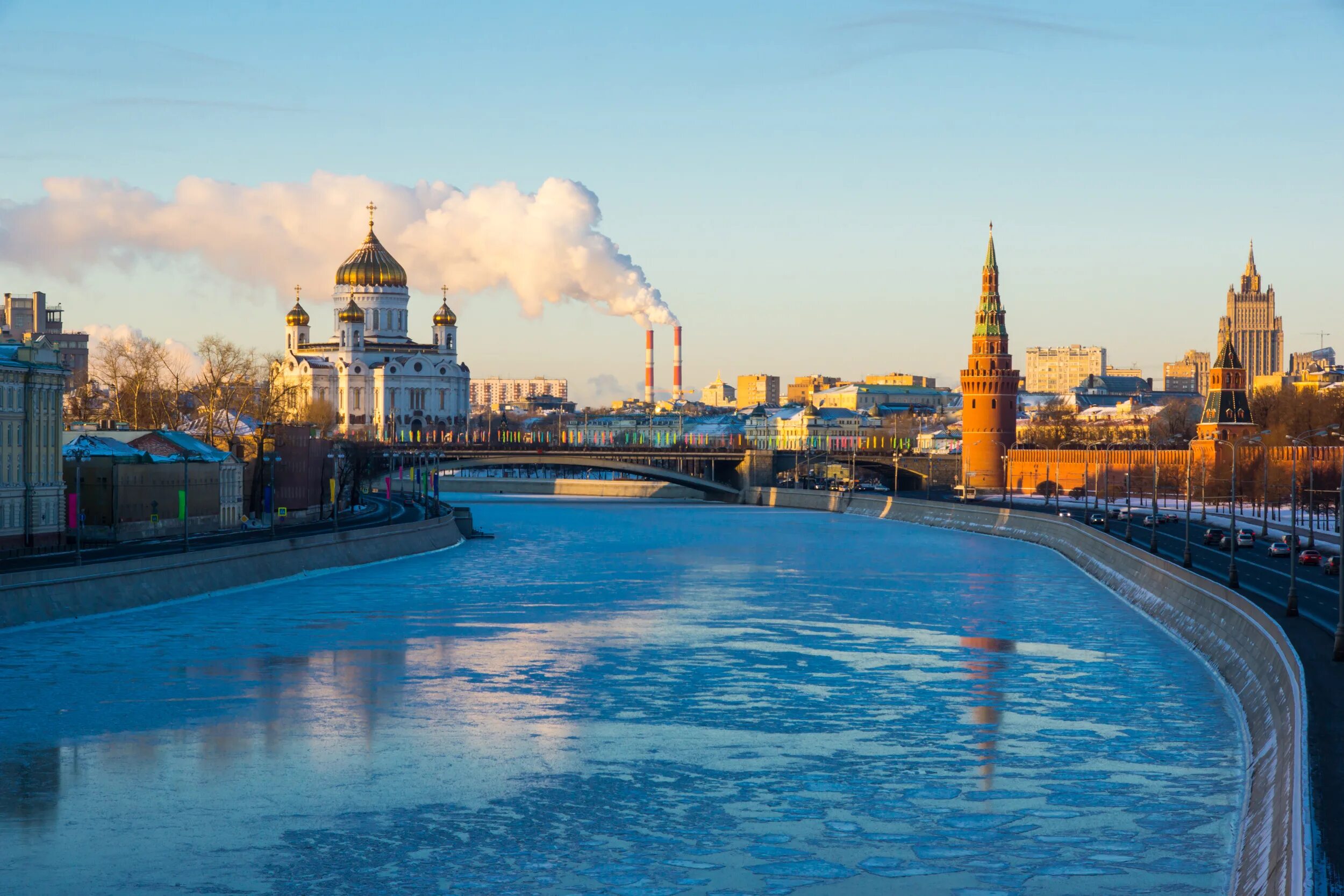 Качественно фото москвы. Реки Москвы. Река Москов в Москве. Вид на Москву реку. Красивая Москва река.