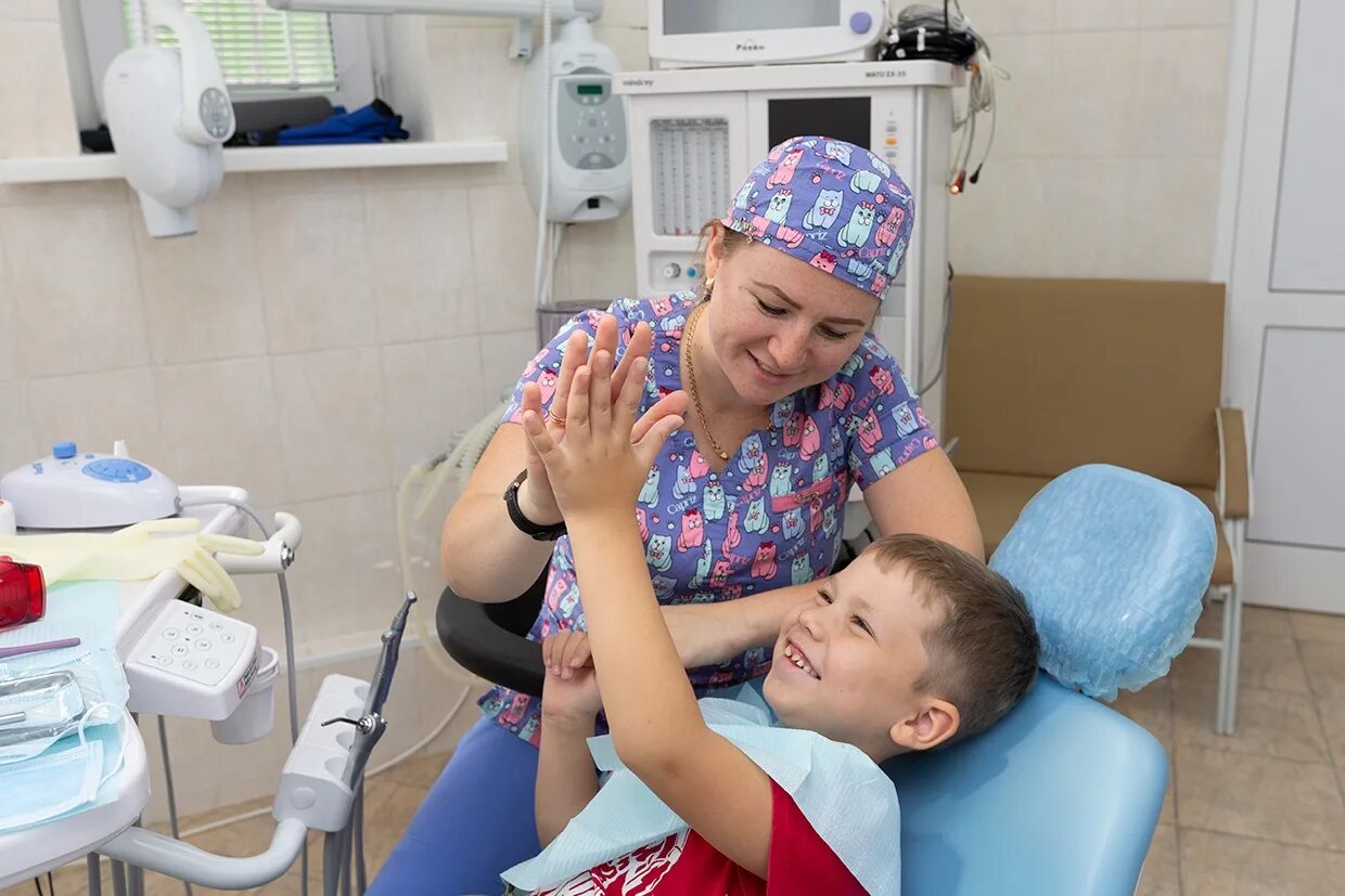 Детский врач стоматолог. Детское отделение в стоматологии. Детские врачи стоматологи. Детская районная стоматологическая поликлиника. Телефон детской стоматологии иркутск