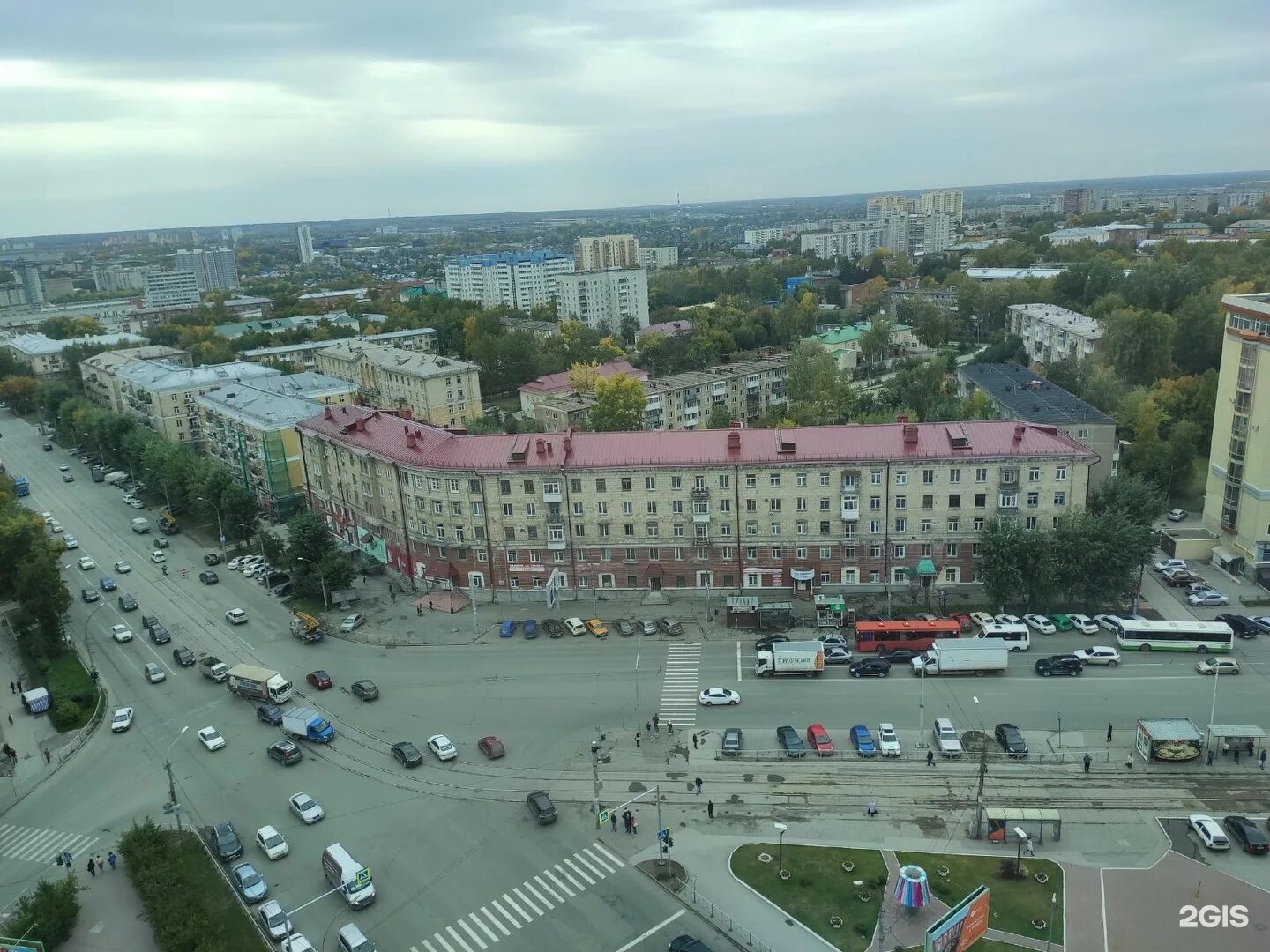 Сиб гвардейцев. Улица Сибиряков Гвардейцев Новосибирск. Площадь Сибиряков Гвардейцев Новосибирск. Сквер Сибиряков Гвардейцев Новосибирск. Кировский район Новосибирска площадь Сибиряков Гвардейцев.