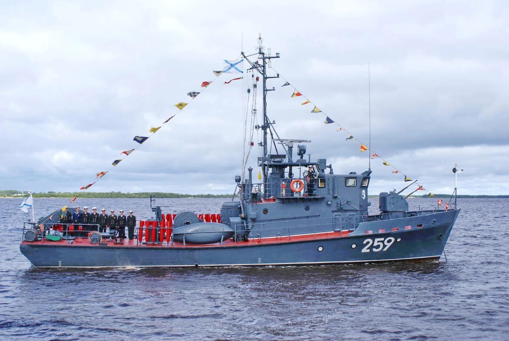 Файл:Морской тральщик Черноморского флота "Иван Голубец".jpg - Википедия