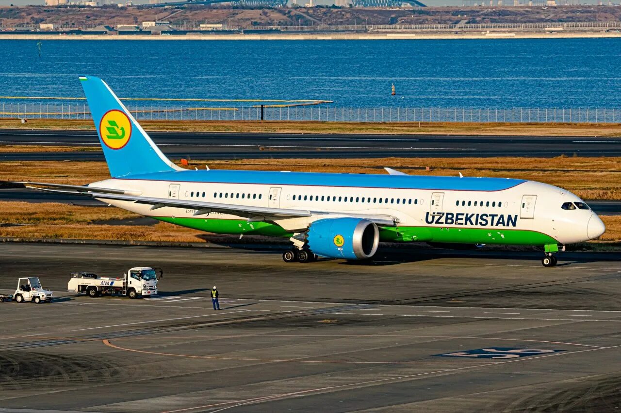 Uzbekistan airways ташкент. Узбекистан хаво йуллари самарканд. Самолет узбекистан хаво йуллари. Самолет узбекистон хаво йуллари. A320 uzbekistan airways.