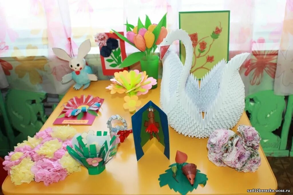 творчество из бумаги. бумажные фантазии. выставка поделок из бумаги. выставка поделок из бумаги. выставка поделок ко дню отца фон.