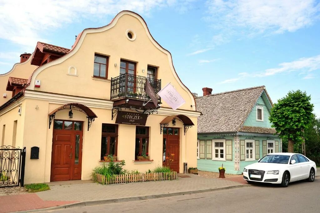 Беловежа Польша. Беловеж городок. Беловеж город в Польше фото. Деревня Беловеж.