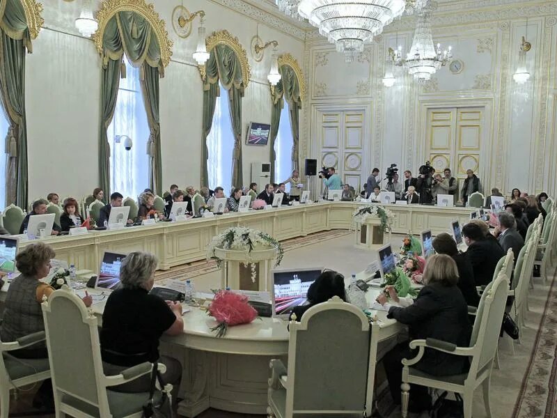 Круглый стол в петербурге