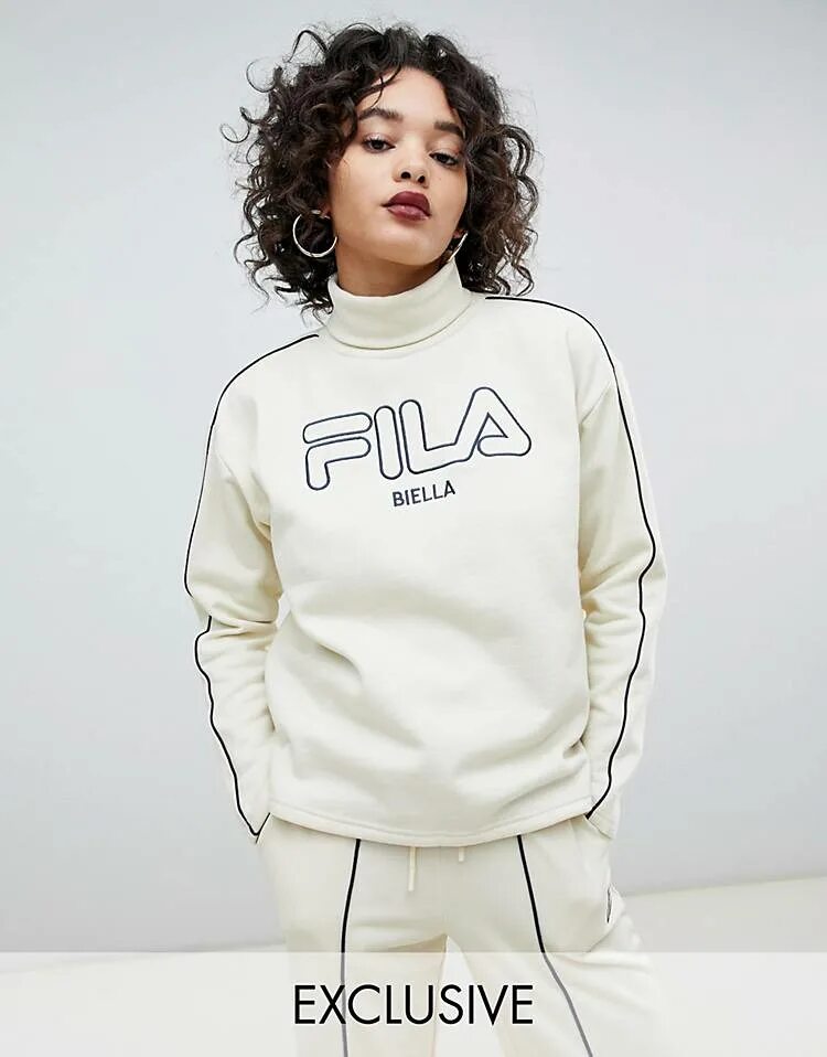 Плюшевая кофта fila. Кофта фила женская. Мама фила. Звезды в fila. Fila одежда женская.