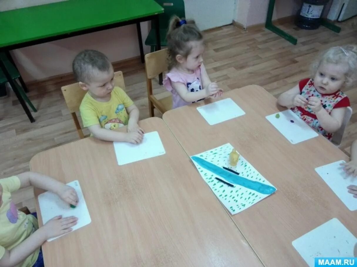 Планирование занятий в детском саду младшая группа. Картотека прогулок во второй младшей группе. Лепка в младшей группе детского сада. Лепка мостик в 1 младшей группе. Рисование ладошками в 1 младшей группе.