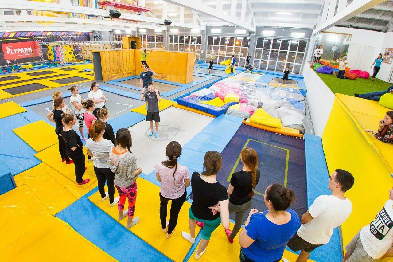 Батутный центр смоленск макси. Fly park&quot;, батутный центр. батутный центр в уфе флай парк. батутный центр сыктывкар fly. fly park уфа луганская 1.