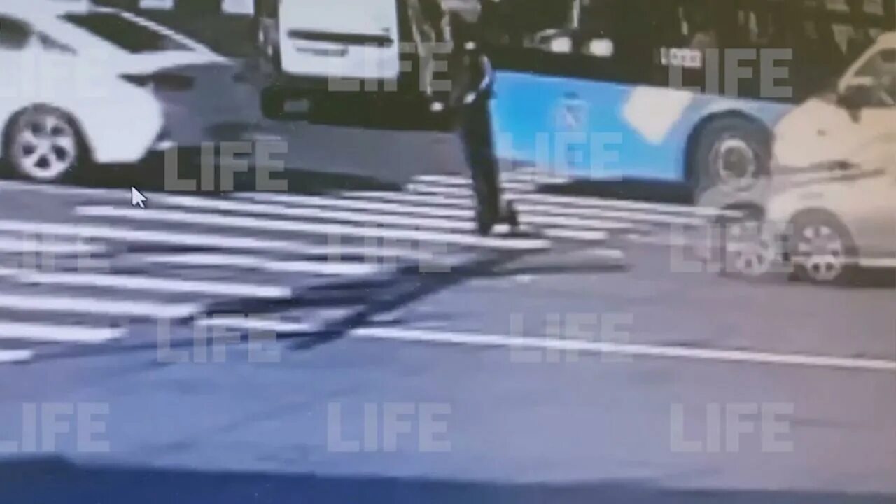 Едут едут наезд. Наезд на людей на самокате.