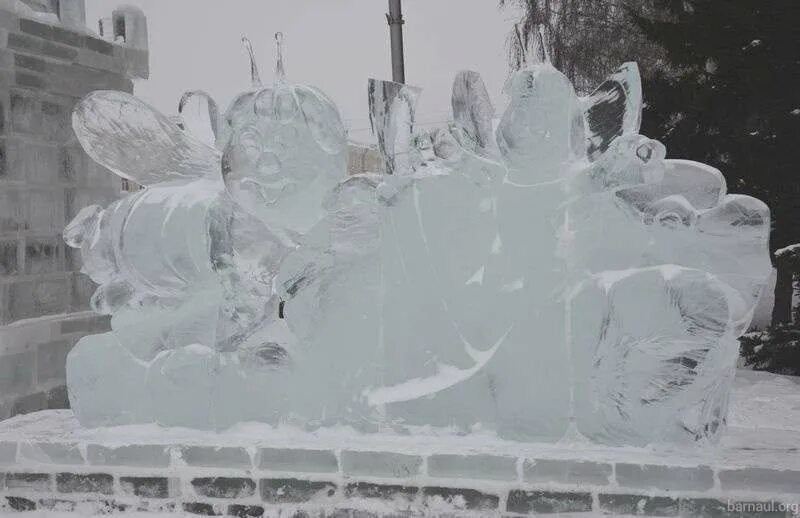 новогодний городок из снега. детские снежные городки. снежный городок 2024. нягань новый год. снежные городки каменска-уральского.