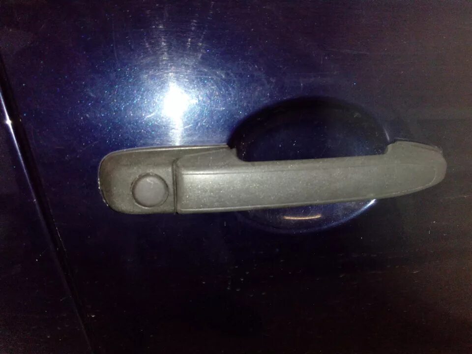 Задняя дверная ручка калина. Заглушка замка на ручку двери Hyundai Sonata 2021. Заглушка в отверстие личинки ручки ВАЗ 2114.