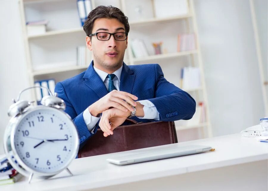 Кризис в ресторане. Кризис предпринимателя. Большой начальник. Позитивный и негативный человек. Плохой управляющий.