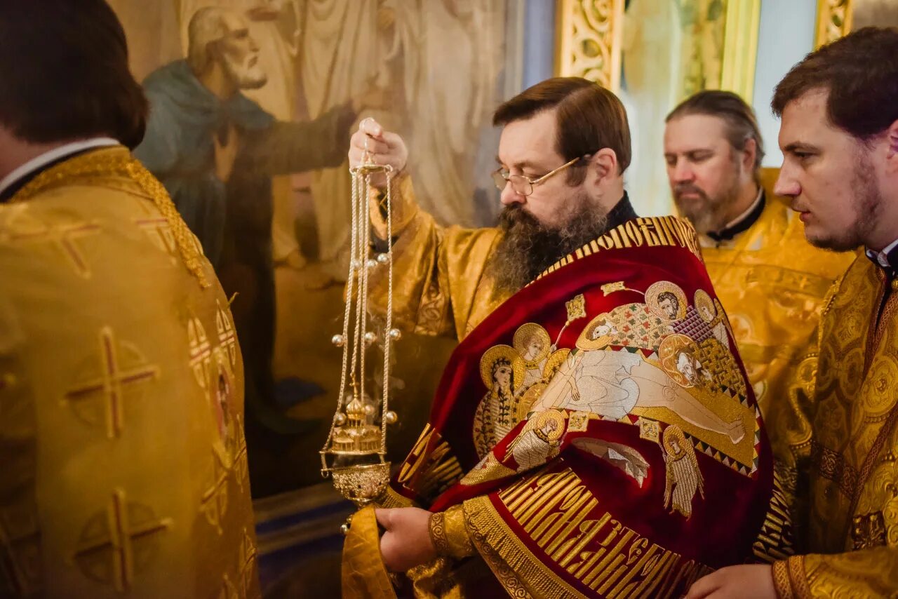 храм живоносный источник в царицыно духовенство. евгений трваин живоносный источник. храм живоносный источник в царицыно. царицыно церковь служба. царицыно церковь служба.