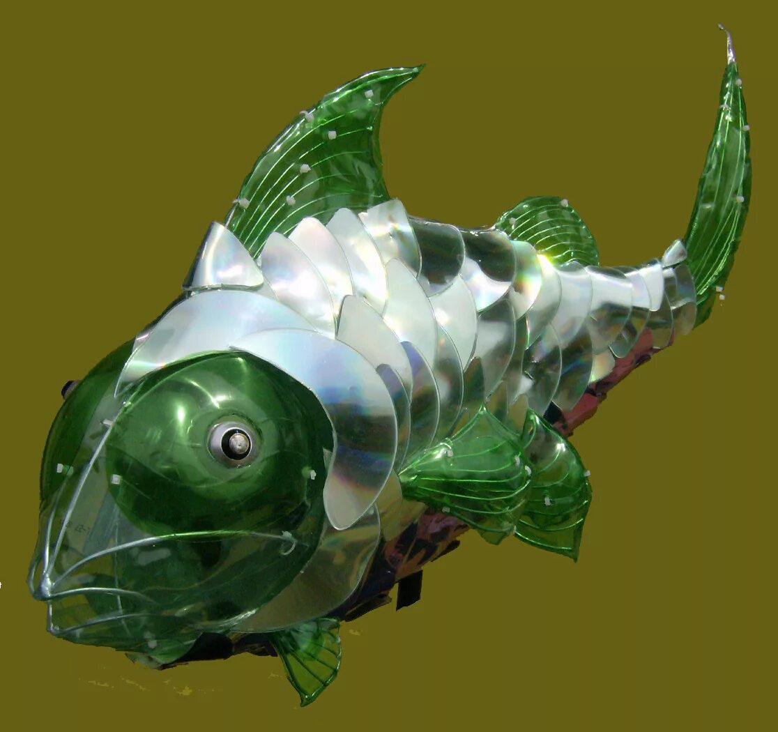 рыбка из бутылки. рыбка из бутылки. рыбка из пластмассовой бутылки. рыбки из пластиковых. рыба из бросового материала.