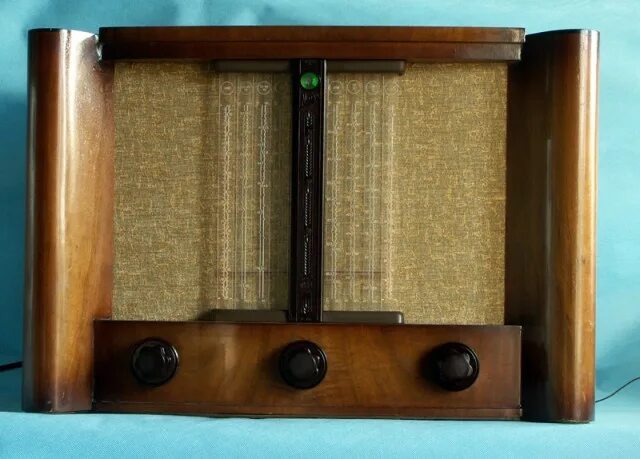 детский мир. мир 154 радиоприемник. биология, 3 тома, тейлор д. Can touch лого. м+д детская обувь логотип.