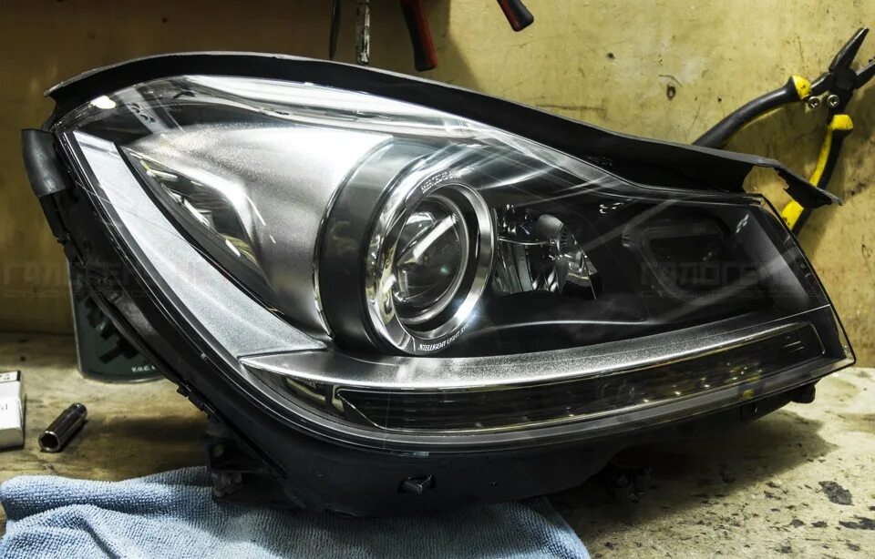 MERCEDES W204, Замена стекол + корпус левой+ покраска масок фар - AtomicGarage н
