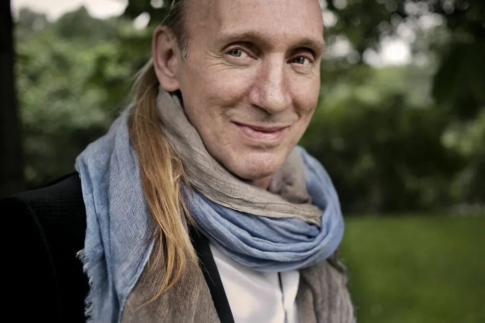 Шантарам писатель грегори дэвид. Дэвид робертс. Грегори дэвид робертс в молодости. Грегори робертс. Автор шантарам грегори дэвид.