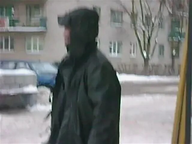 Детские ноги в шлепках. Сланцы 47. Трудовой десант в школе. Женские сланцы на ногах. В сланцах нашли.