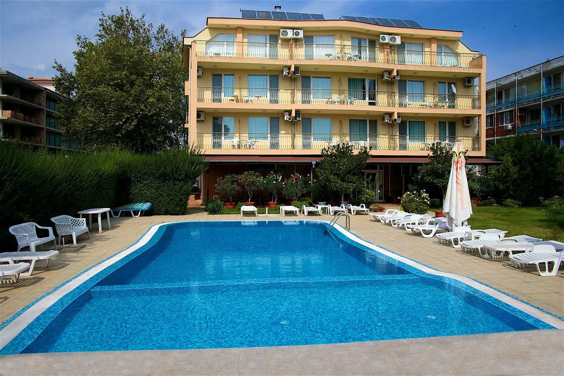 Жилой комплекс в болгарии солнечный берег. Солнечный берег 2. Солнечный берег балкан бич. Гербер 2 солнечный берег. Солнечный берег 2.