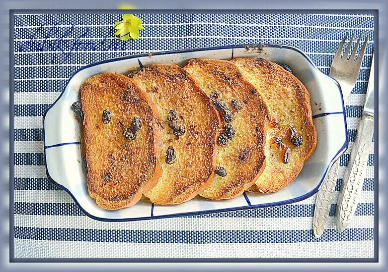 Запеканка в хлебе. Запеканка из черствого хлеба. Яблочный пудинг. Запеканка из хлеба. Запеканка бутерброд.