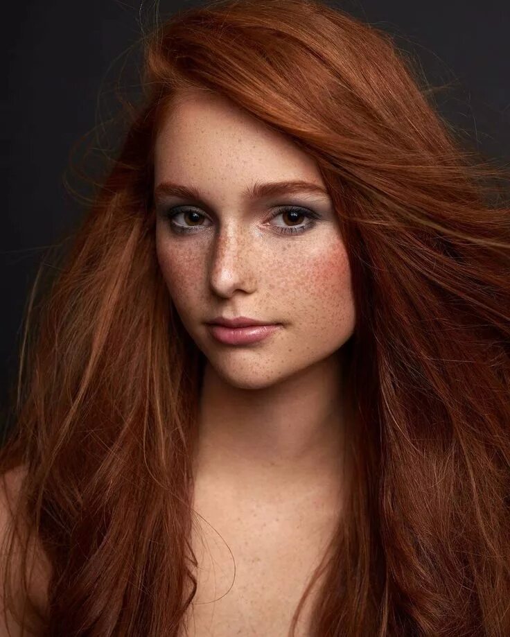 Red hair brown eyes. Рыжий цвет волос и веснушки. Меган прескотт в рыжий цвет волос. Алисса кампанелла рыжая. Red hair brown eyes.