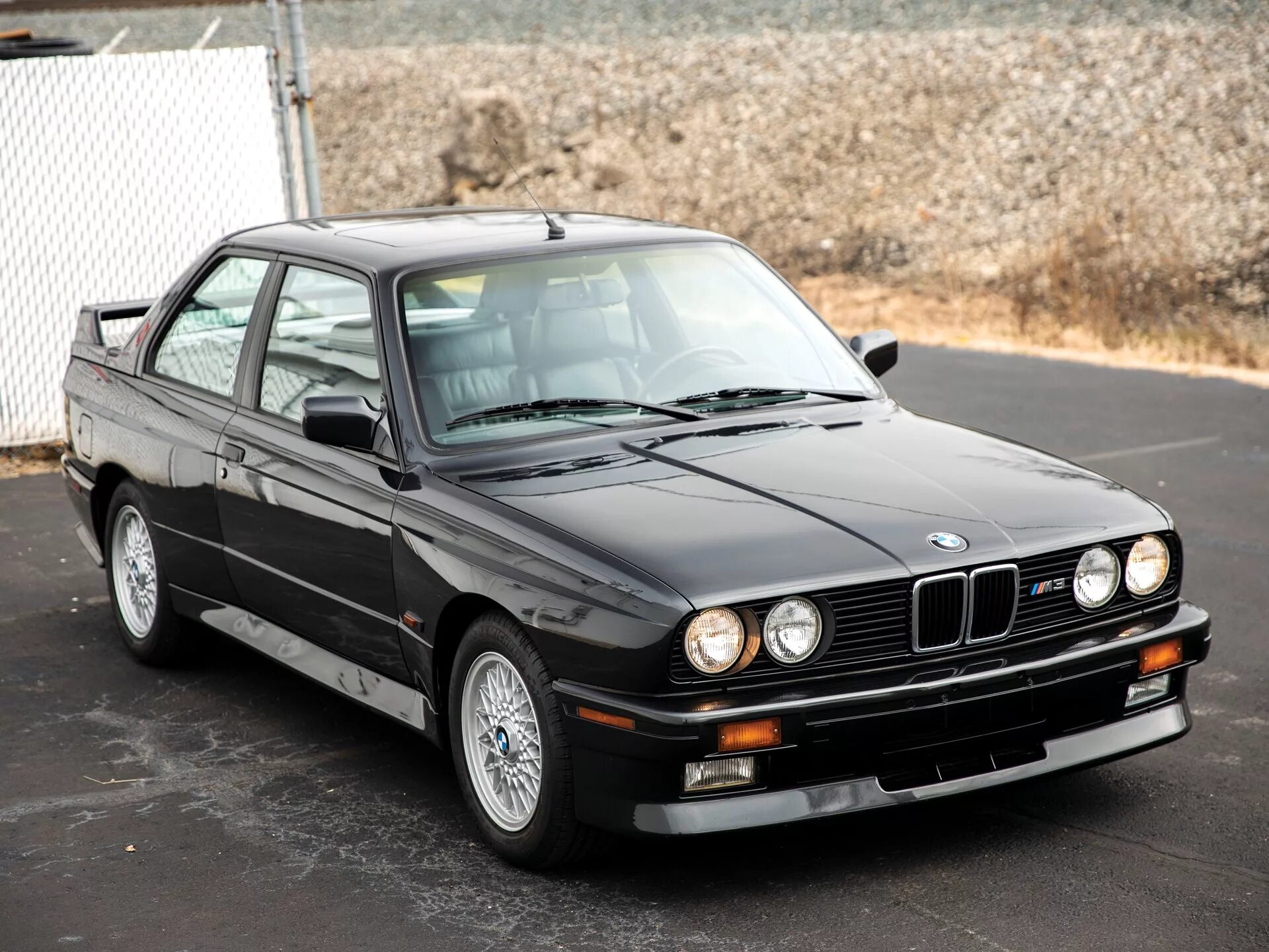 Купить старую бмв. БМВ m3 1990. BMW 3 e30 318i. BMW m3 e30 1990. BMW 3 1990.