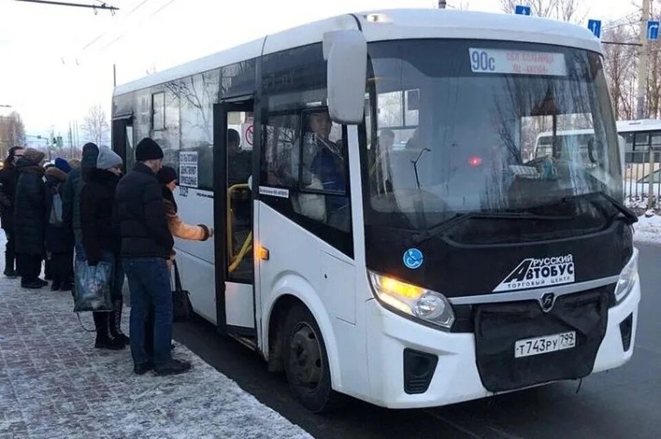 Расписание автобуса 904 дзержинский. Ярославский автобус. Автобус 904. Пассажиры общественного транспорта. Автобусы России.