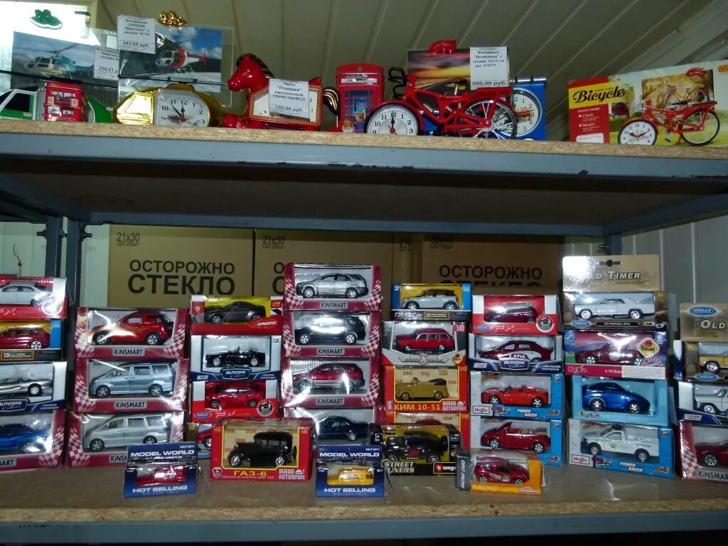 Купить машину оптом. Магазин игрушек машины. Коллекция машинок. Коллекция игрушек автомобили. Магазин игрушечных машин.