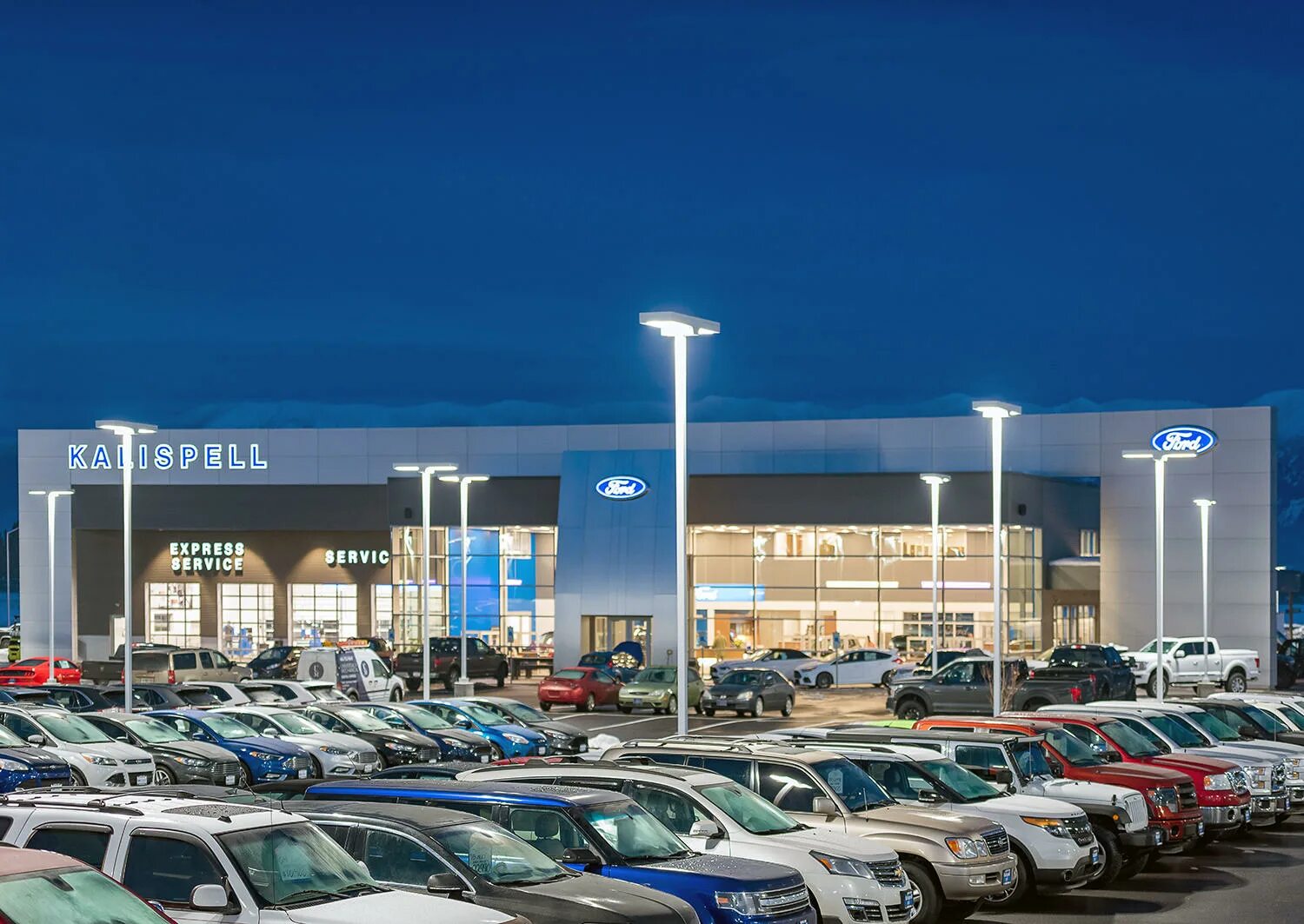 Авто рядом со мной. Автосалон форд в америке. car dealership ford. штат автосалона. форд в штатах.